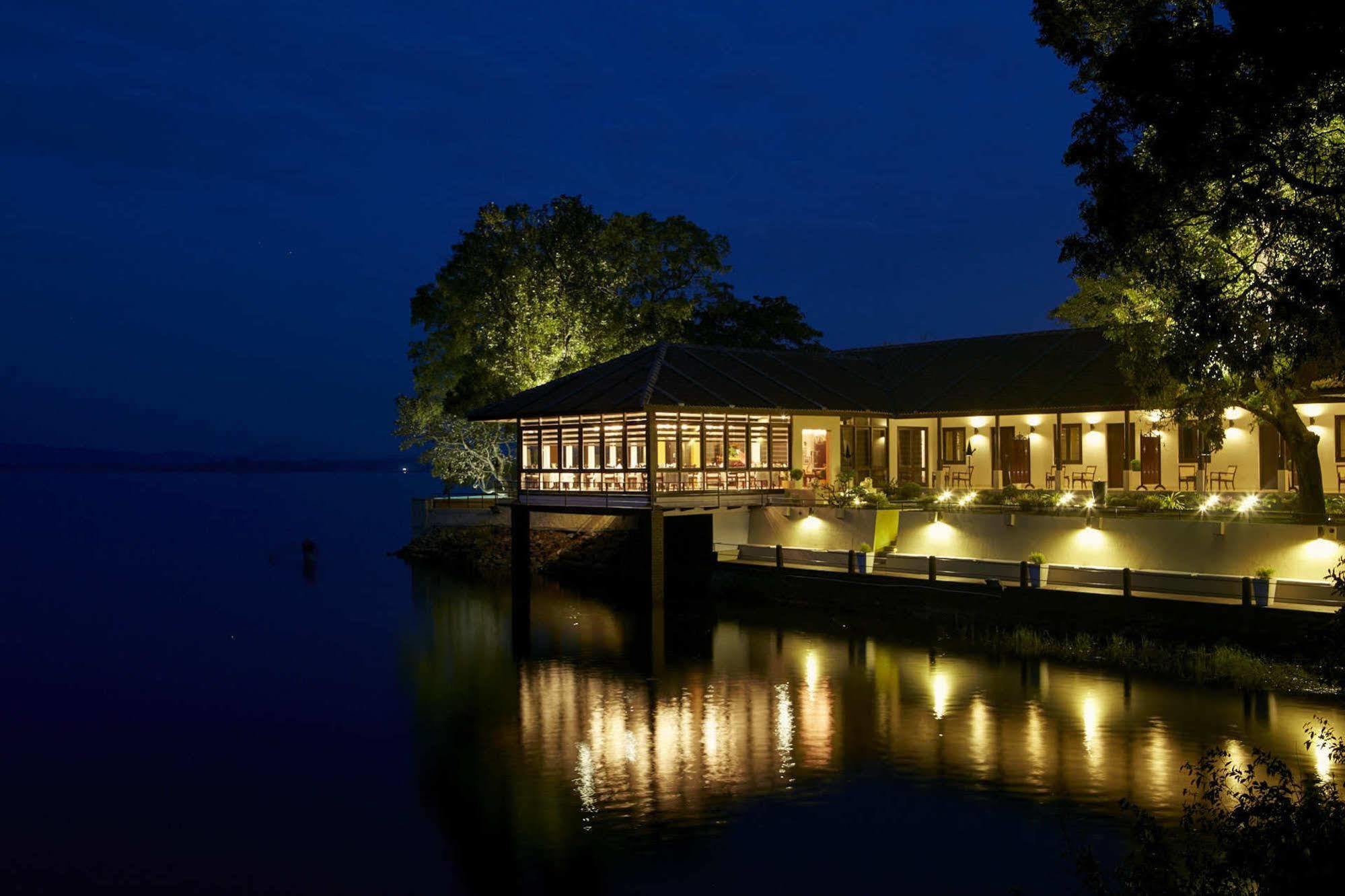 เอกโด เลค เฮาส์ โปลอนนารุวา Hotel โปลอนนารูวา ภายนอก รูปภาพ
